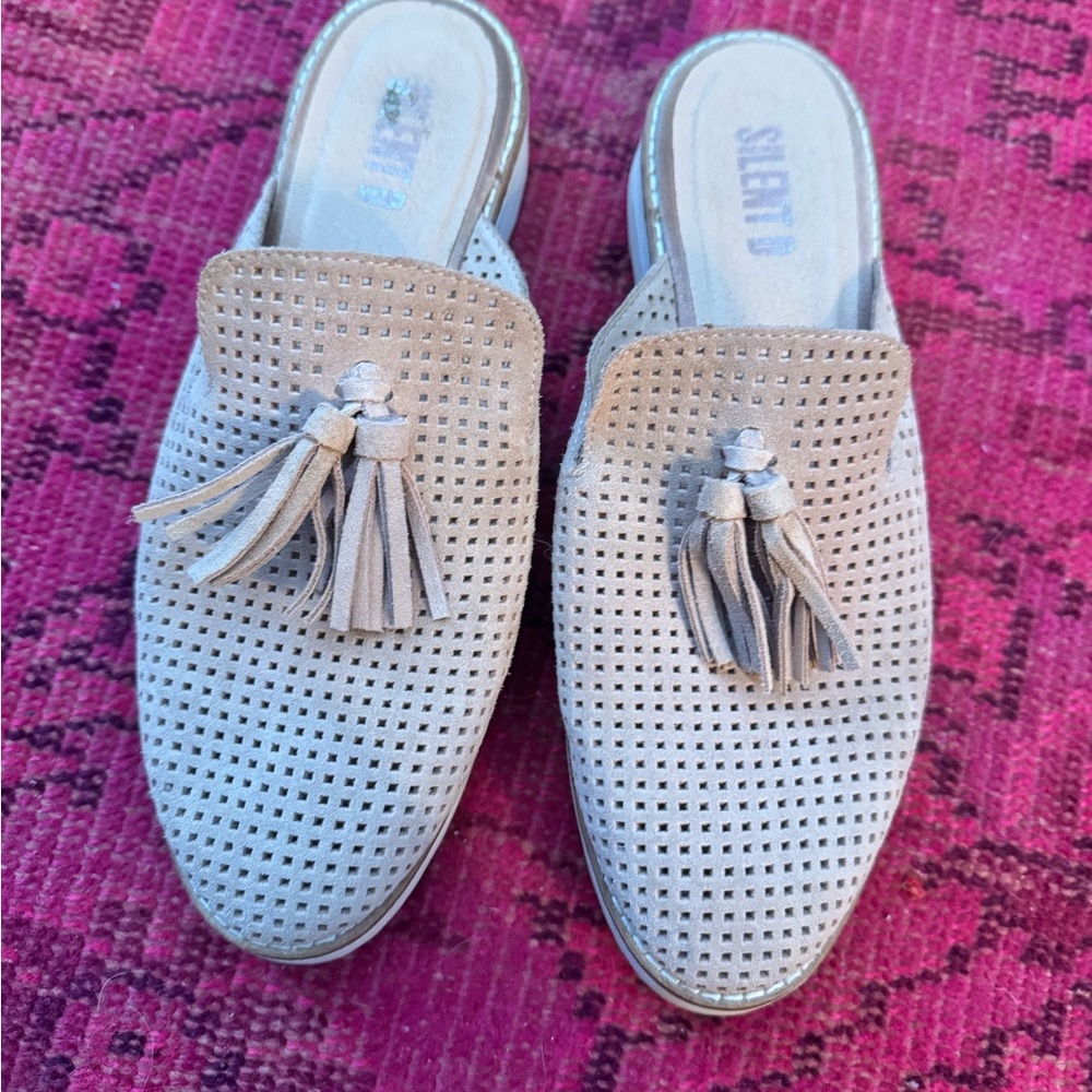 Elegant Beige Tassel Mules